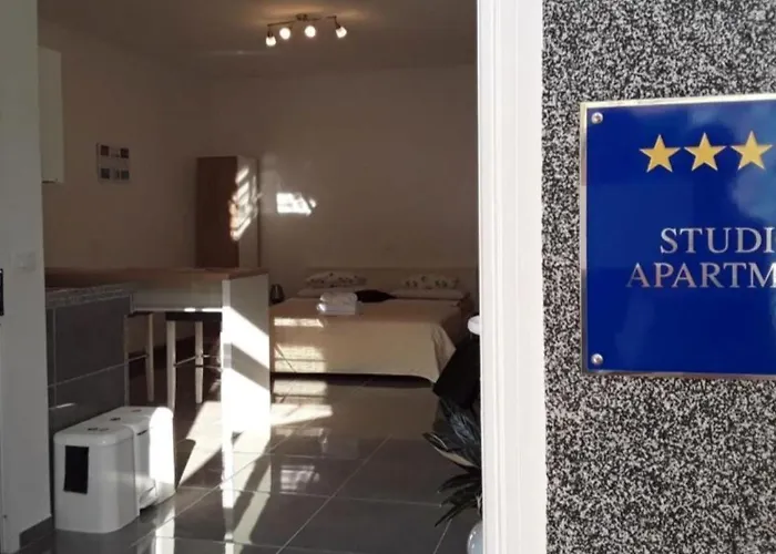 Flora By Guide Apartment Pula